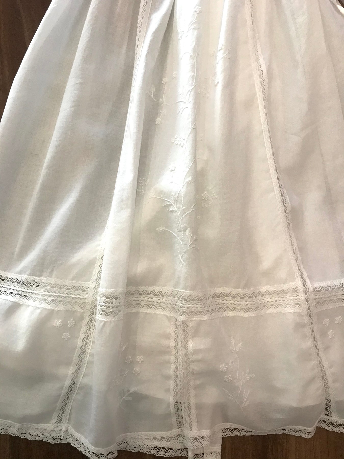 Baby Baptism Gown Linen Embroidery - Cargador de Bautizo para niña